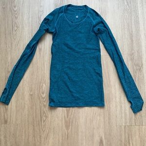 Lululemon long sleeve exercise top